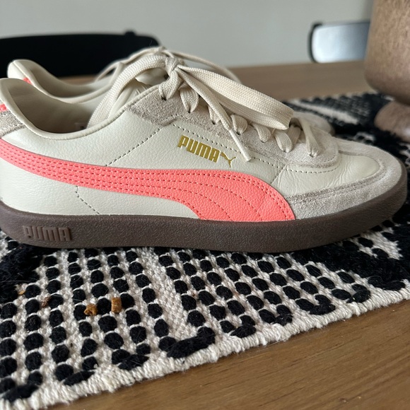 Puma Cream Sneakers with Coral Pink Stripe and Brown Sole - Picture 3 of 5
